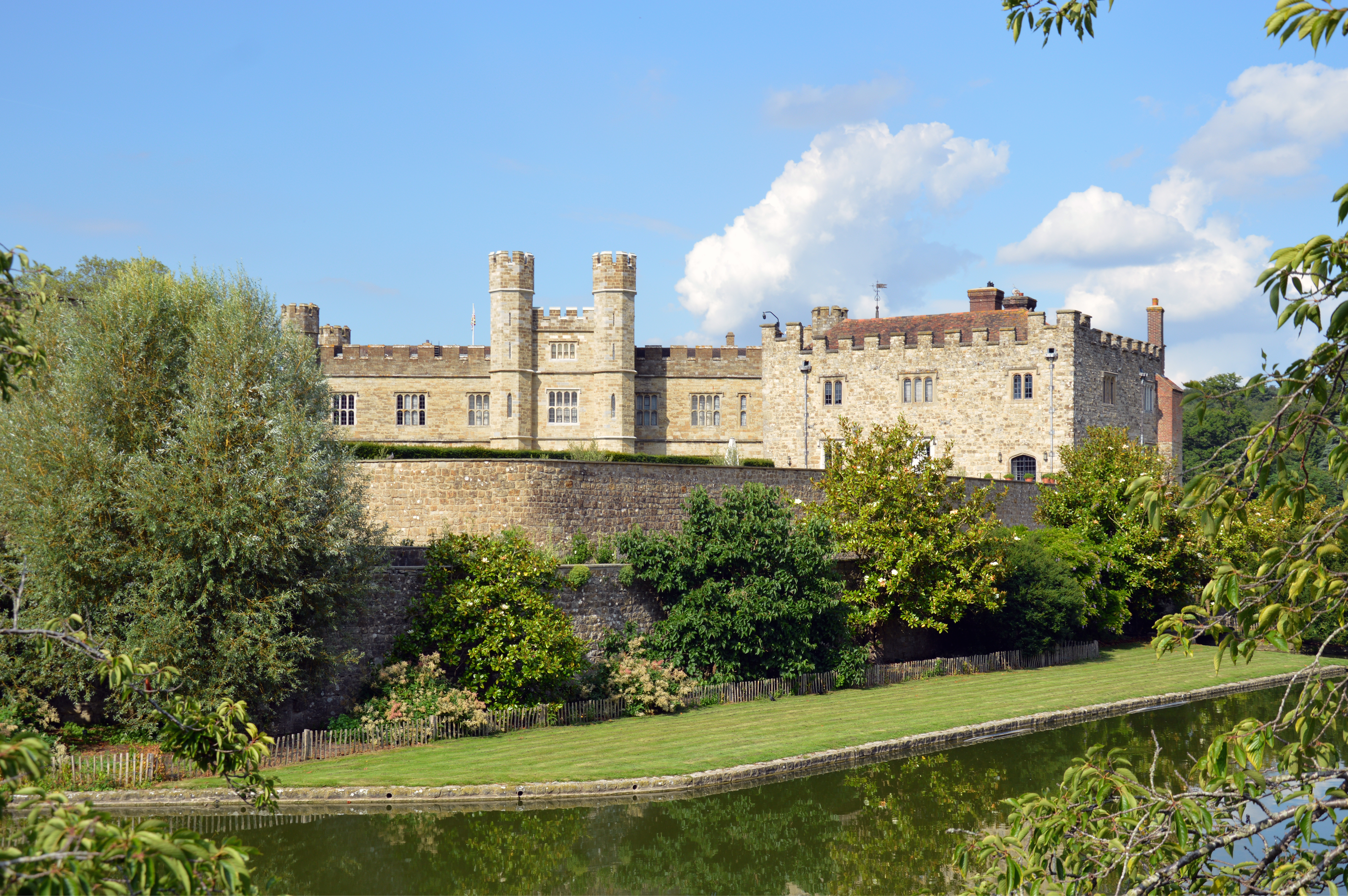 Leeds Castle across the moat, photographed by DimiTalen.